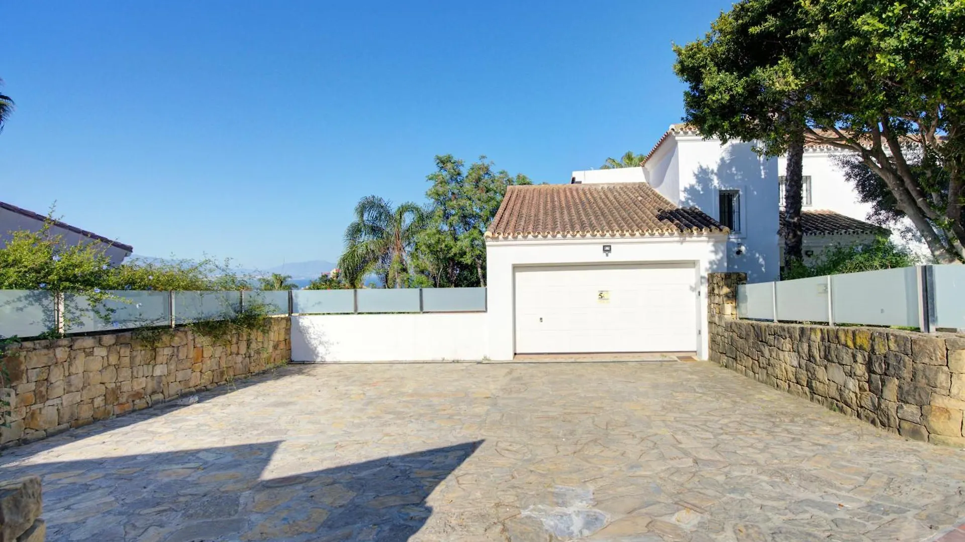 Home4U Mediterranean Sea Views Villa Alkaff Manilva