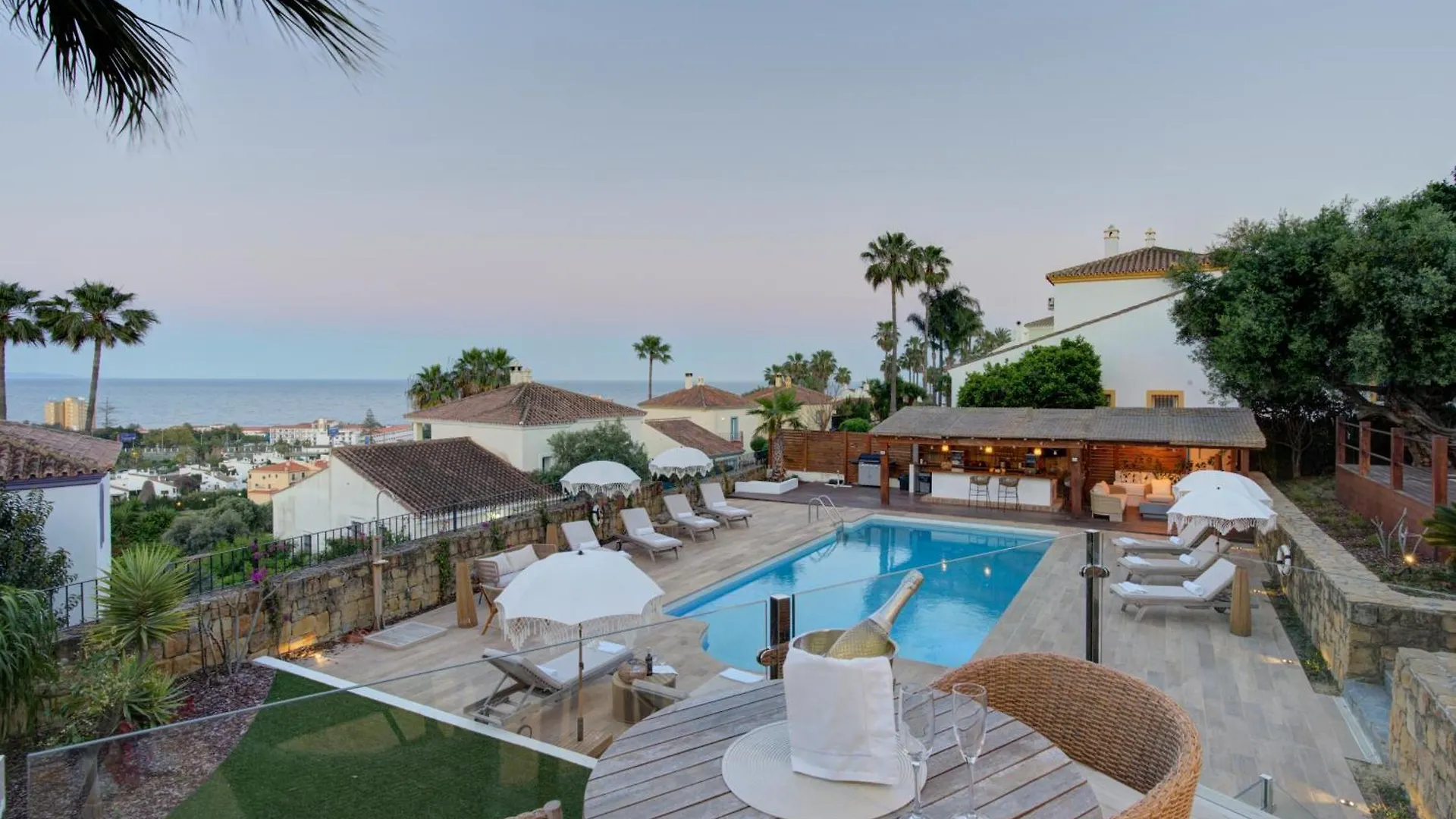 Home4U Mediterranean Sea Views Villa Alkaff Manilva